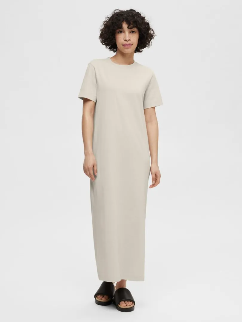 kortrmet_midikjole_0.webp Kjoler>SELECTED KORTÆRMET MIDIKJOLE Beige