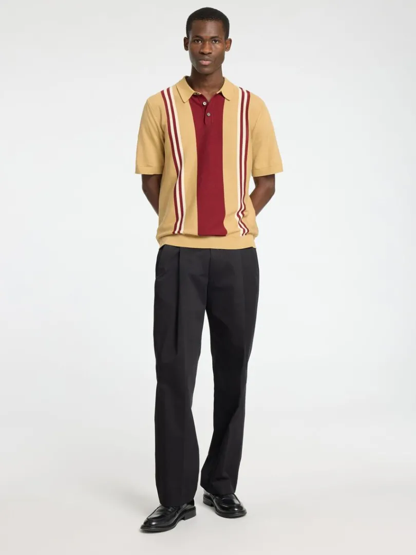 kortrmet_strikket_poloshi_1.webp Poloer | Strik>SELECTED KORTÆRMET STRIKKET POLOSHIRT Brown