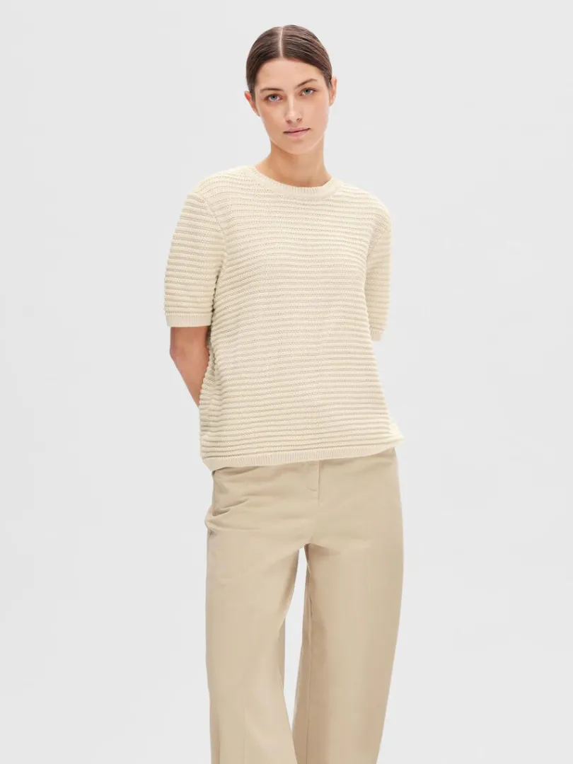 kortrmet_strikket_top_0-11.webp Strik>SELECTED KORTÆRMET STRIKKET TOP Beige