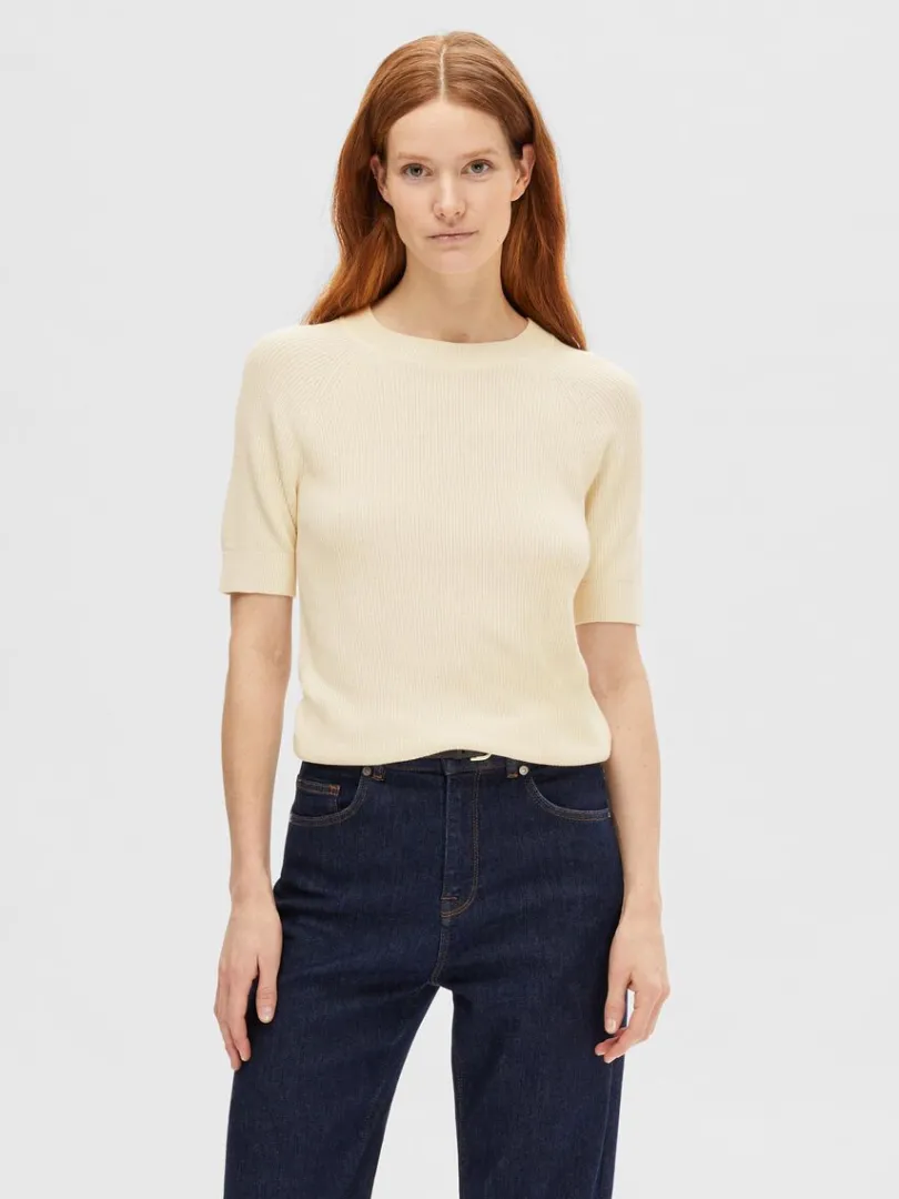 kortrmet_strikket_top_0-12.webp Strik>SELECTED KORTÆRMET STRIKKET TOP Beige