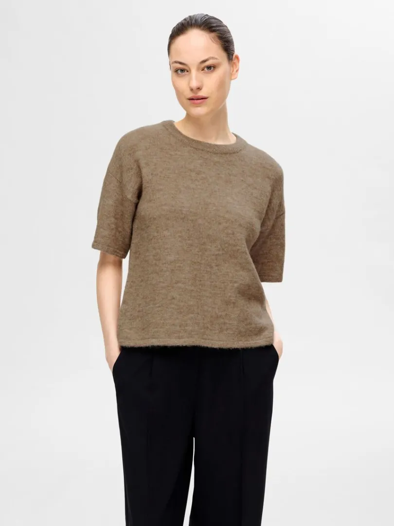 kortrmet_strikket_top_0-13.webp Strik>SELECTED KORTÆRMET STRIKKET TOP Brown