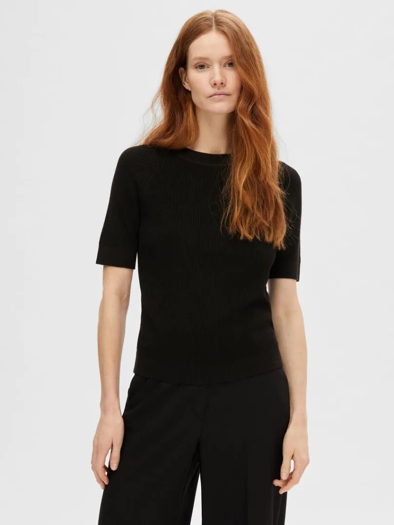 kortrmet_strikket_top_0-14.webp Strik>SELECTED KORTÆRMET STRIKKET TOP Black