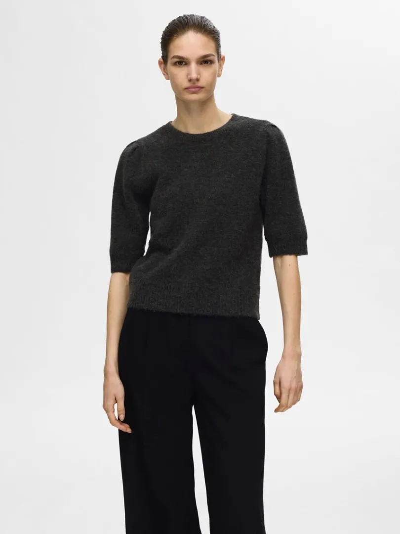 kortrmet_strikket_top_0-4.webp Strik>SELECTED KORTÆRMET STRIKKET TOP Grey