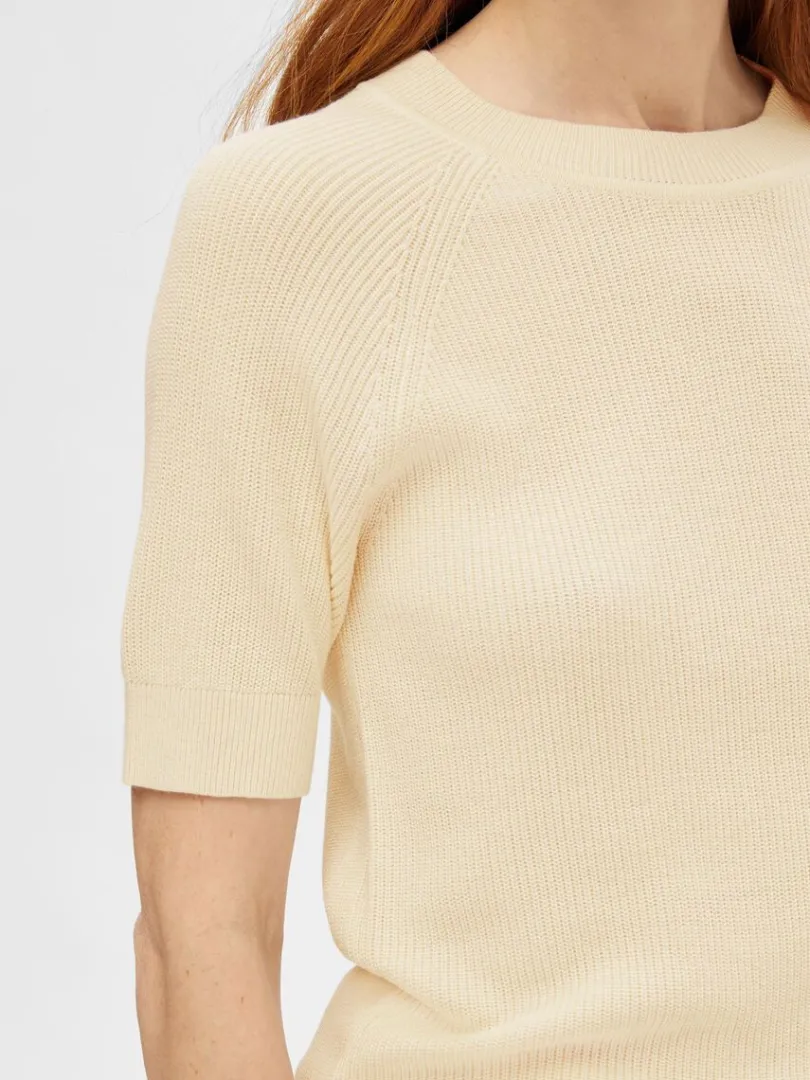 kortrmet_strikket_top_3-12.webp Strik>SELECTED KORTÆRMET STRIKKET TOP Beige