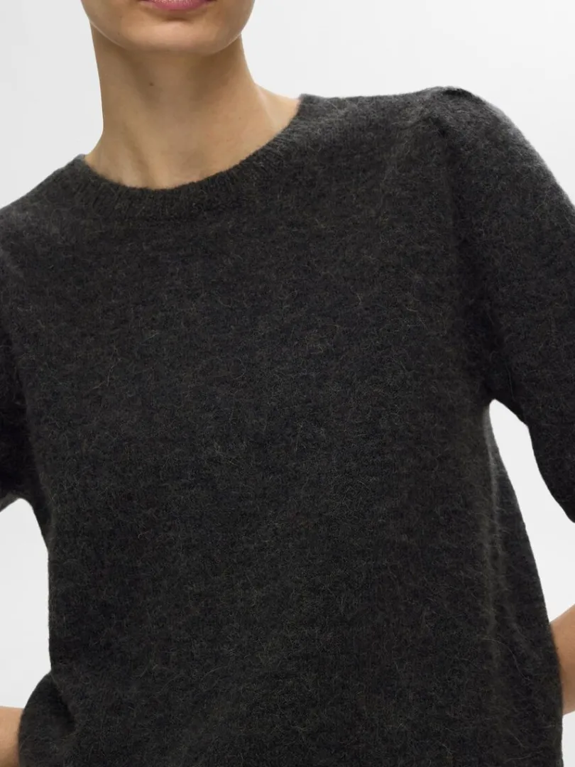 kortrmet_strikket_top_3-4.webp Strik>SELECTED KORTÆRMET STRIKKET TOP Grey