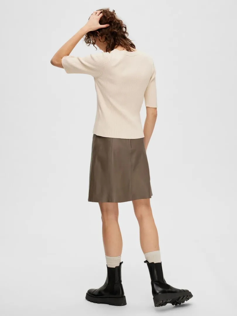 kortrmet_strikket_top_4-15.webp T-shirts | Toppe Og Bluser>SELECTED KORTÆRMET STRIKKET TOP Beige
