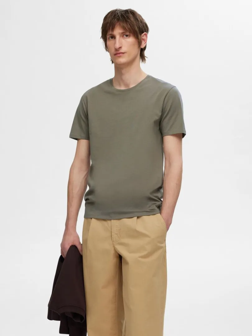 kortrmet_tshirt_0-3.webp T-shirts>SELECTED KORTÆRMET T-SHIRT Green