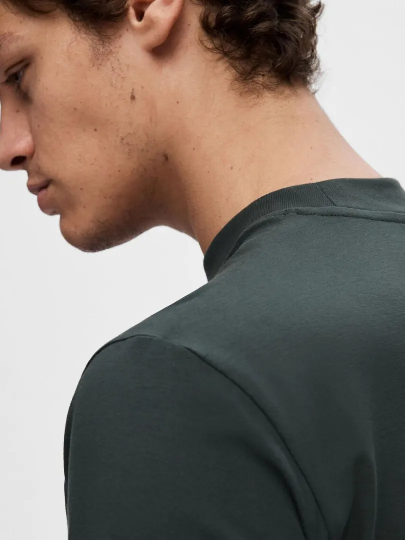 kortrmet_tshirt_3-5.webp T-shirts>SELECTED KORTÆRMET T-SHIRT Grey
