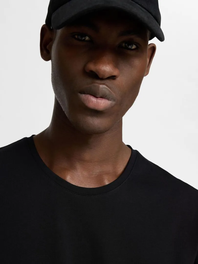 kortrmet_tshirt_3-9.webp T-shirts>SELECTED KORTÆRMET T-SHIRT Black