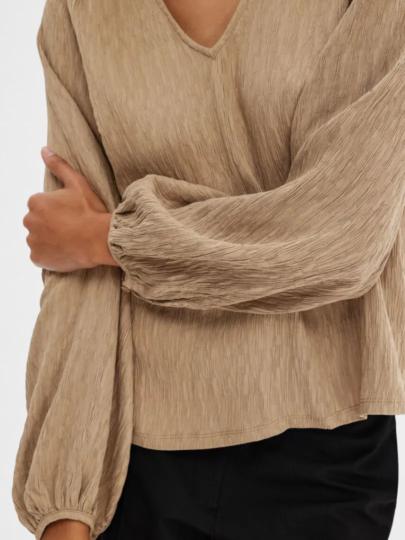 langrmet_bluse_3-8.webp Toppe Og Bluser>SELECTED LANGÆRMET BLUSE Brown