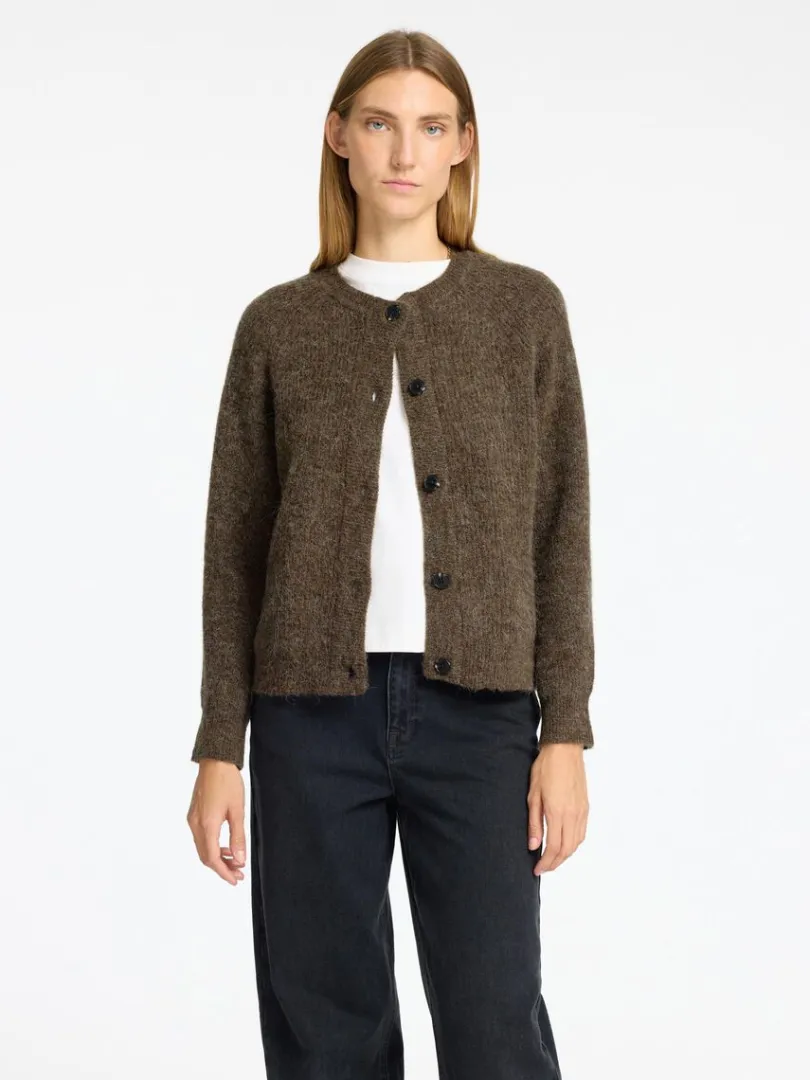 langrmet_cardigan_0.webp Strik>SELECTED LANGÆRMET CARDIGAN Brown