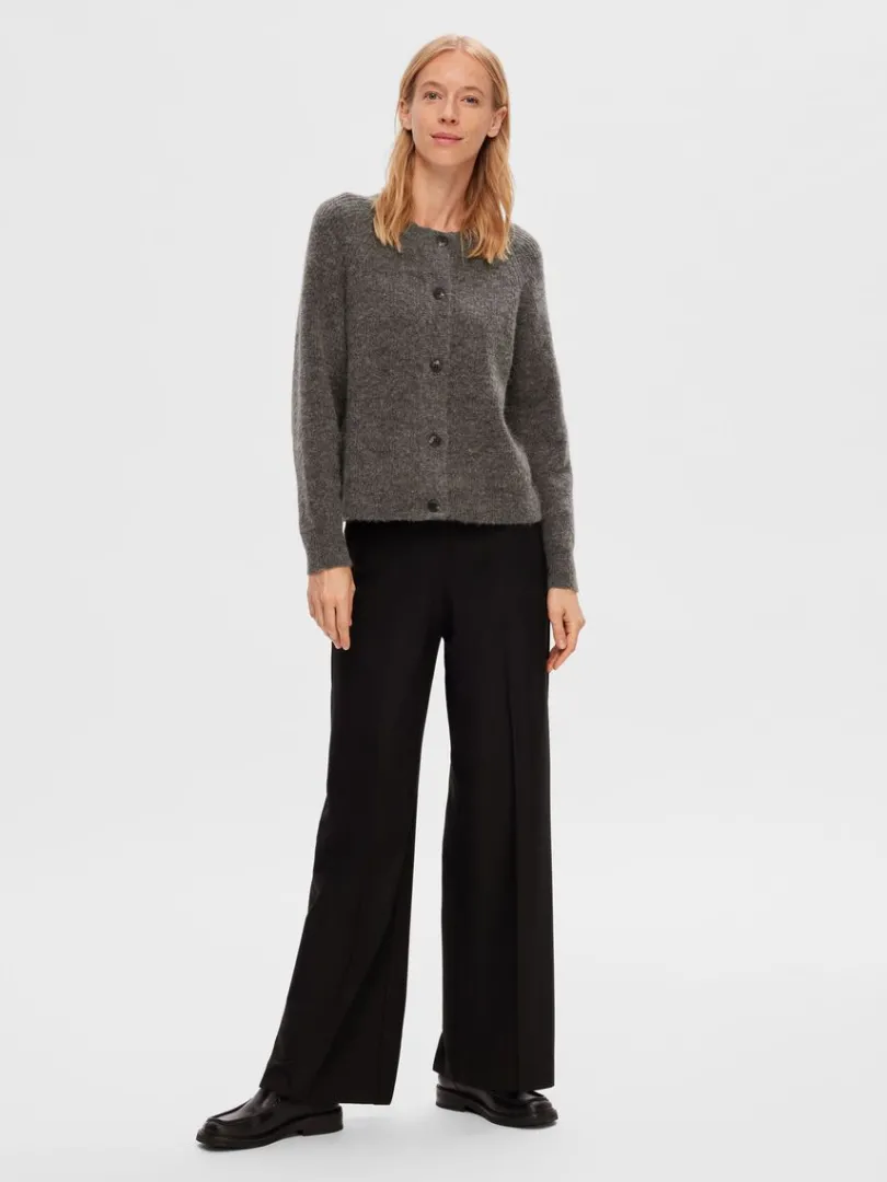 langrmet_cardigan_1-1.webp Strik>SELECTED LANGÆRMET CARDIGAN Grey