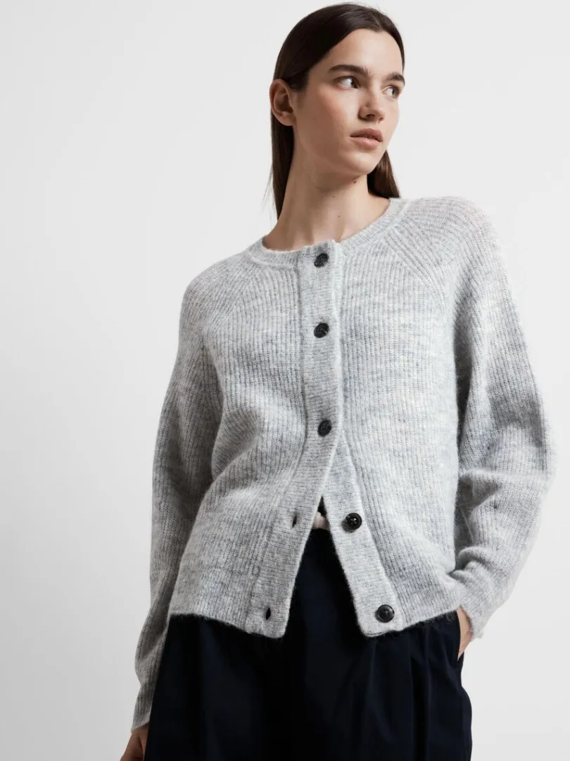 langrmet_cardigan_2-12.webp Strik>SELECTED LANGÆRMET CARDIGAN Grey
