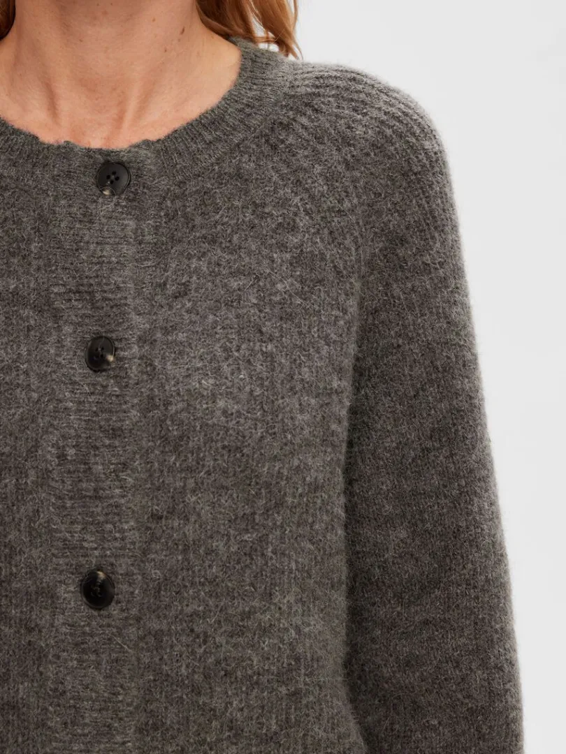 langrmet_cardigan_3-1.webp Strik>SELECTED LANGÆRMET CARDIGAN Grey
