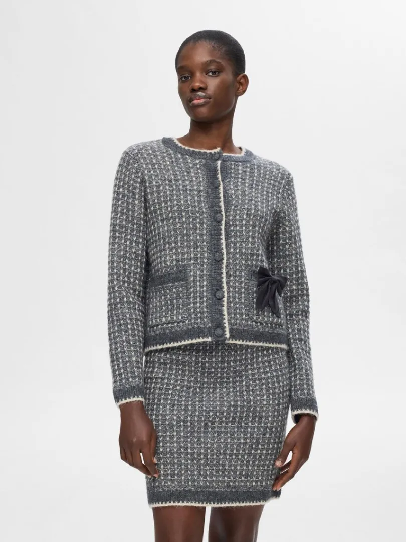 langrmet_strikket_cardiga_0.webp Strik>SELECTED LANGÆRMET STRIKKET CARDIGAN Grey