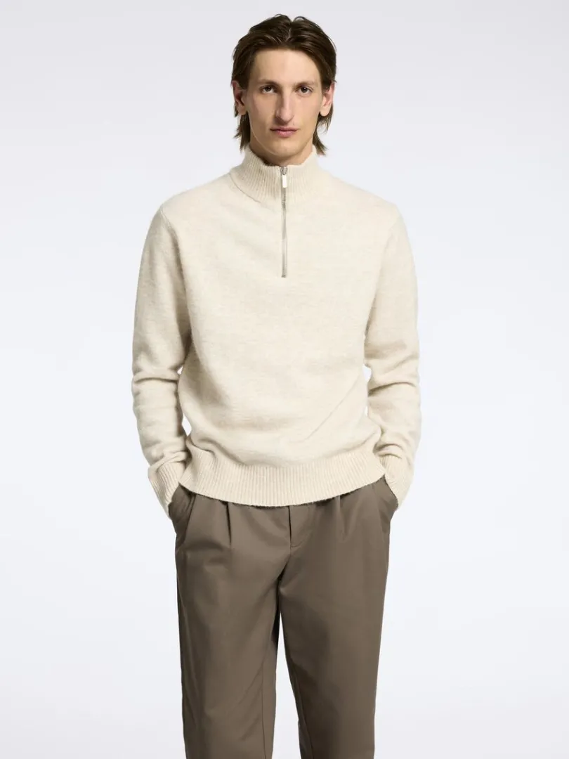 langrmet_trje_med_halv_ly_0-3.webp Strik>SELECTED LANGÆRMET TRØJE MED HALV LYNLÅS Beige