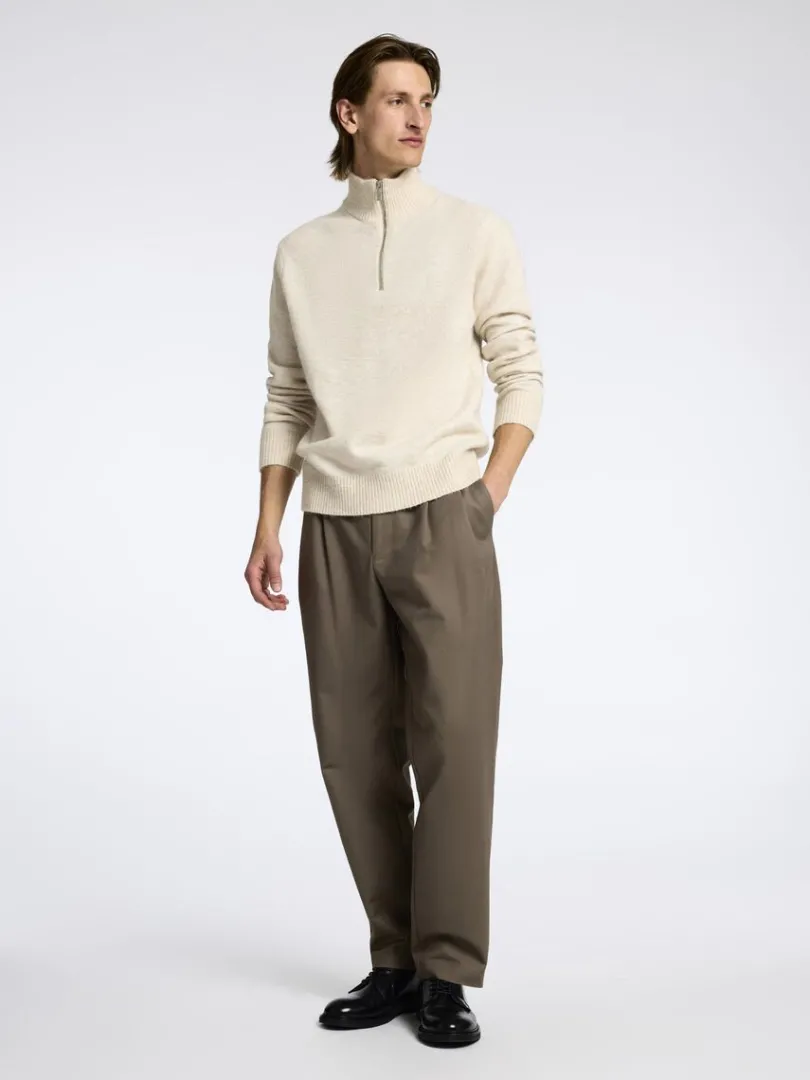 langrmet_trje_med_halv_ly_2-3.webp Strik>SELECTED LANGÆRMET TRØJE MED HALV LYNLÅS Beige