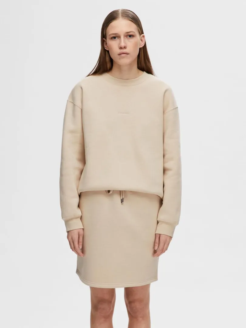 logobroderet_sweatshirt_0.webp Hættetrøjer & Sweatshirts>SELECTED LOGO-BRODERET SWEATSHIRT Beige