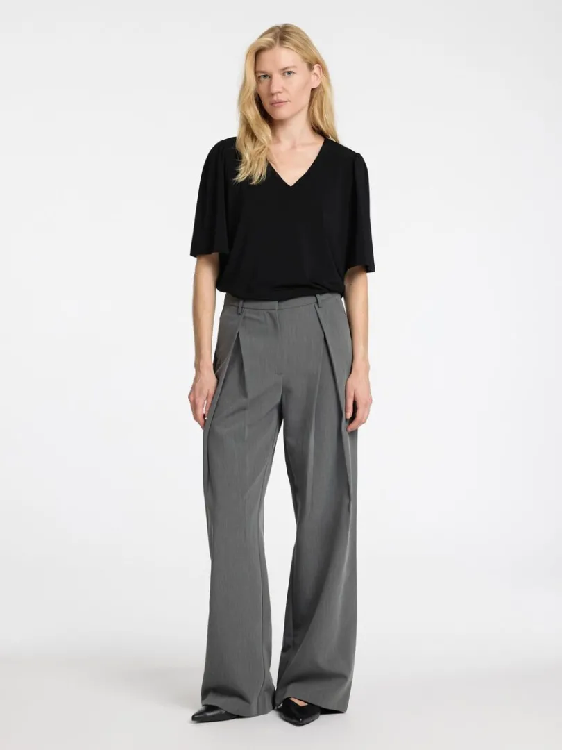 loose_fit_top_med_vhals_1.webp Toppe Og Bluser>SELECTED LOOSE FIT TOP MED V-HALS Black