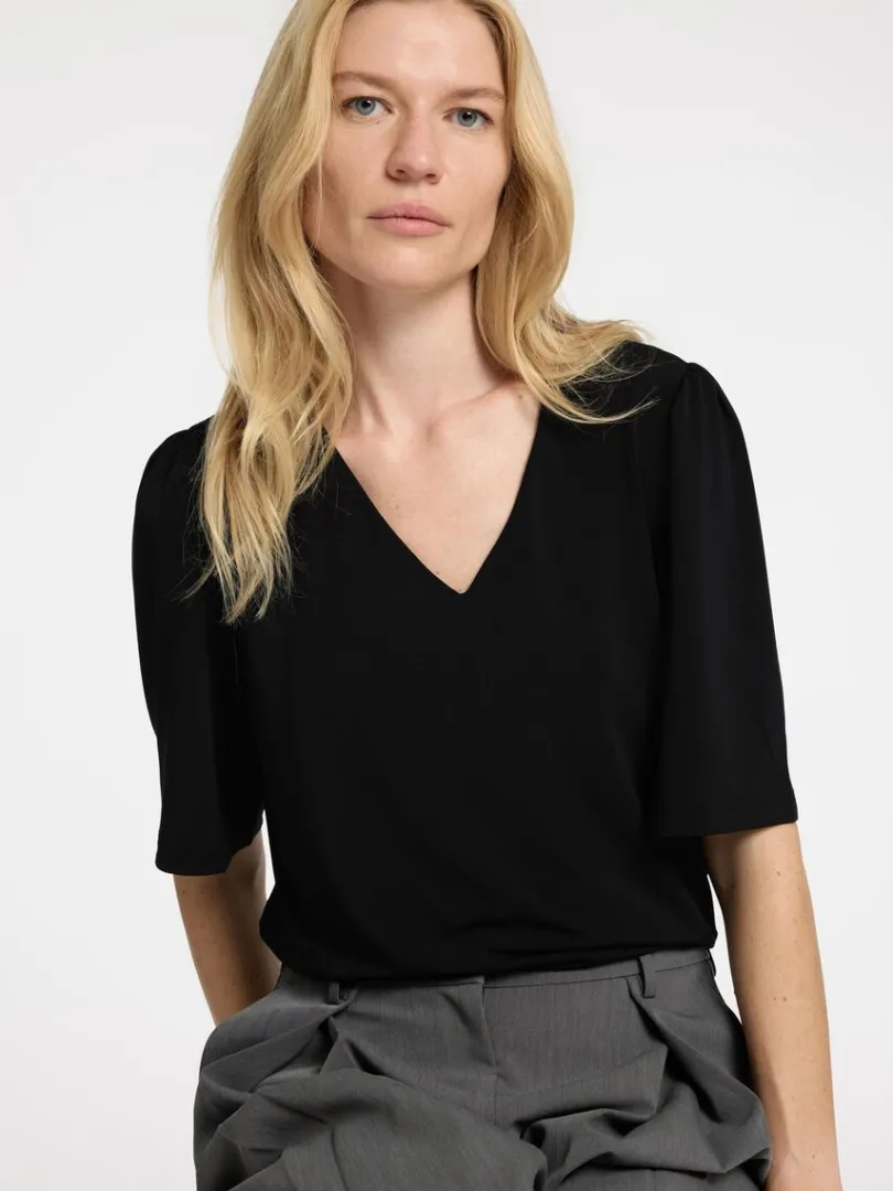 loose_fit_top_med_vhals_2.webp Toppe Og Bluser>SELECTED LOOSE FIT TOP MED V-HALS Black