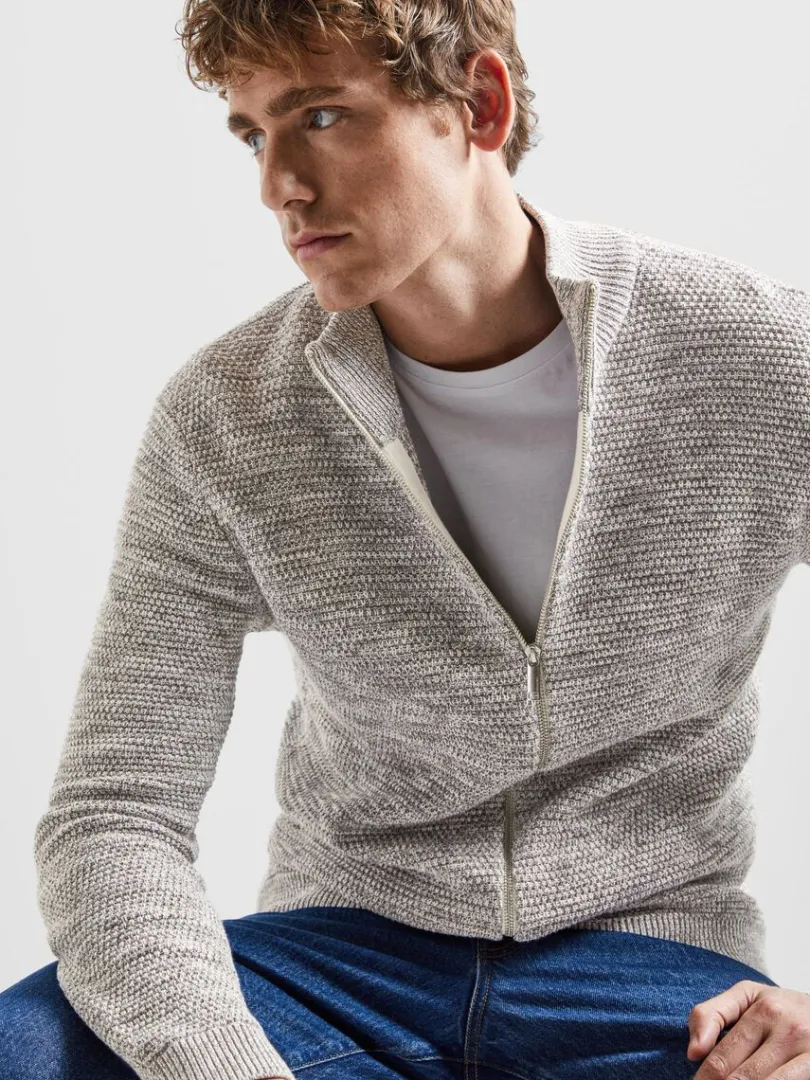 lynls_cardigan_2-9.webp Strik>SELECTED LYNLÅS CARDIGAN Grey