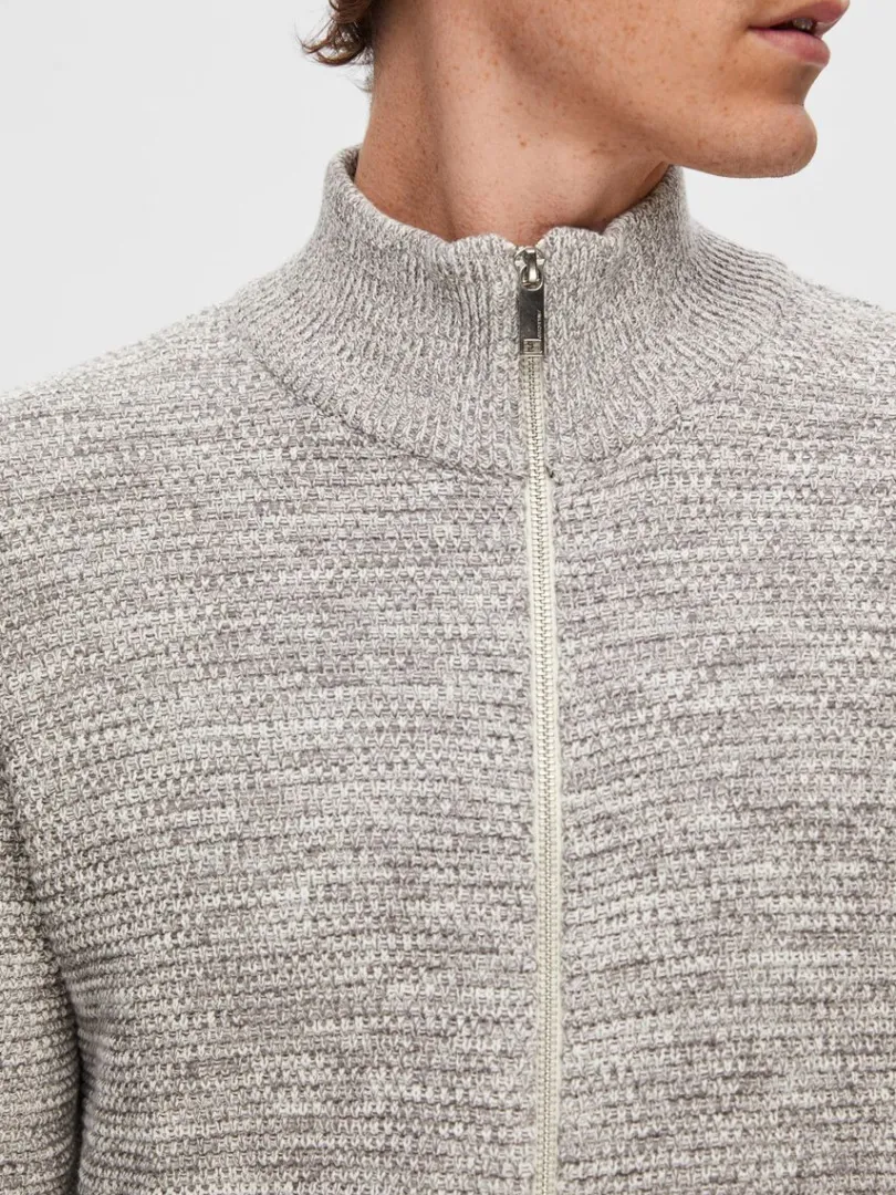 lynls_cardigan_3-9.webp Strik>SELECTED LYNLÅS CARDIGAN Grey