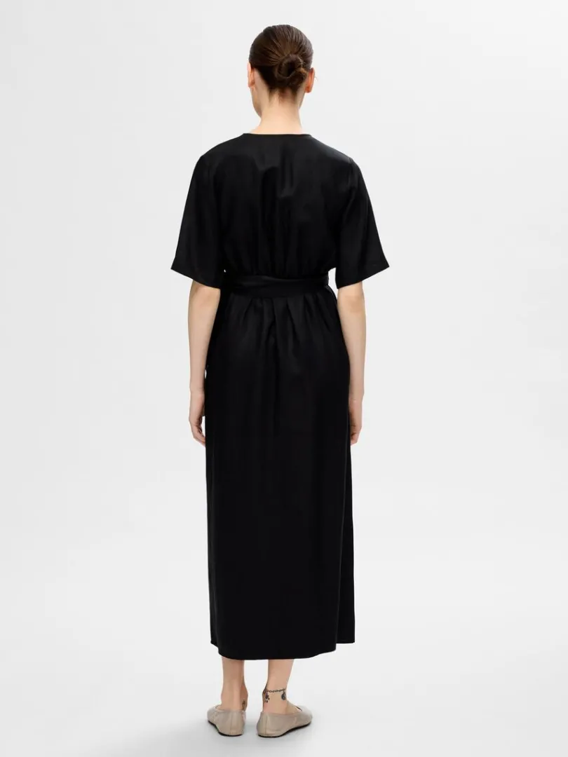 maxi_sl_om_kjole_4.webp Kjoler>SELECTED MAXI SLÅ OM KJOLE Black
