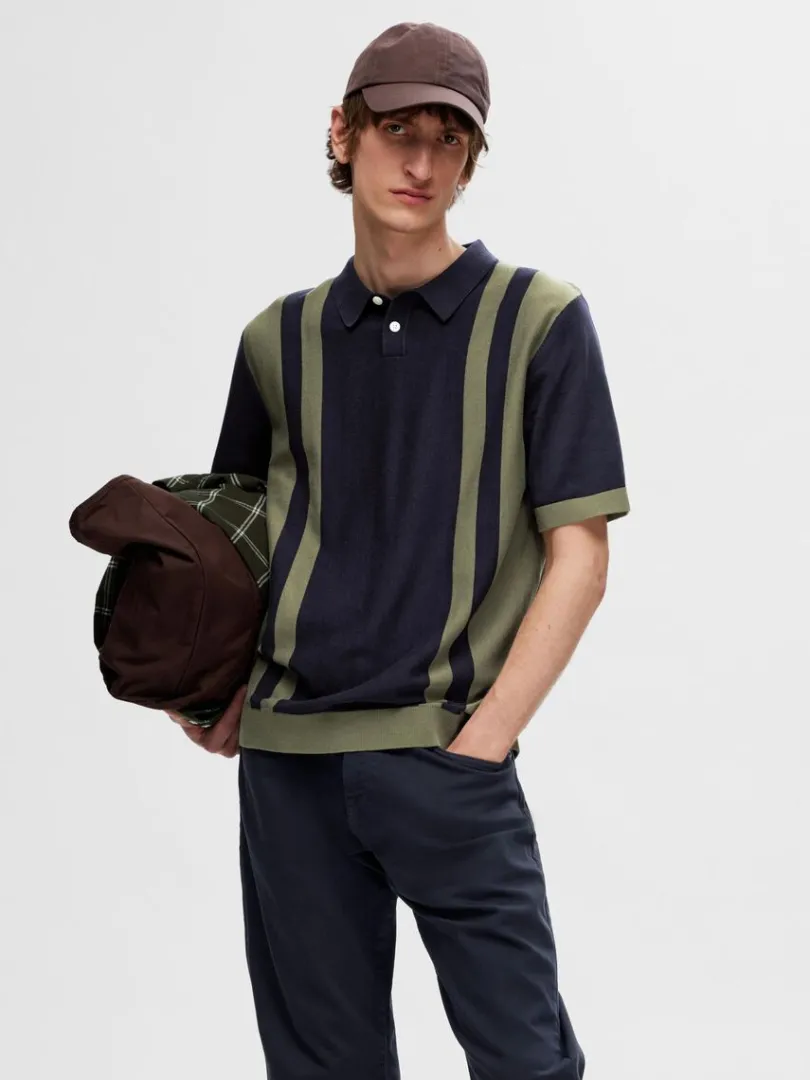 med_farveblokke_strikket__0-1.webp Poloer | Strik>SELECTED MED FARVEBLOKKE STRIKKET POLOSHIRT Blue