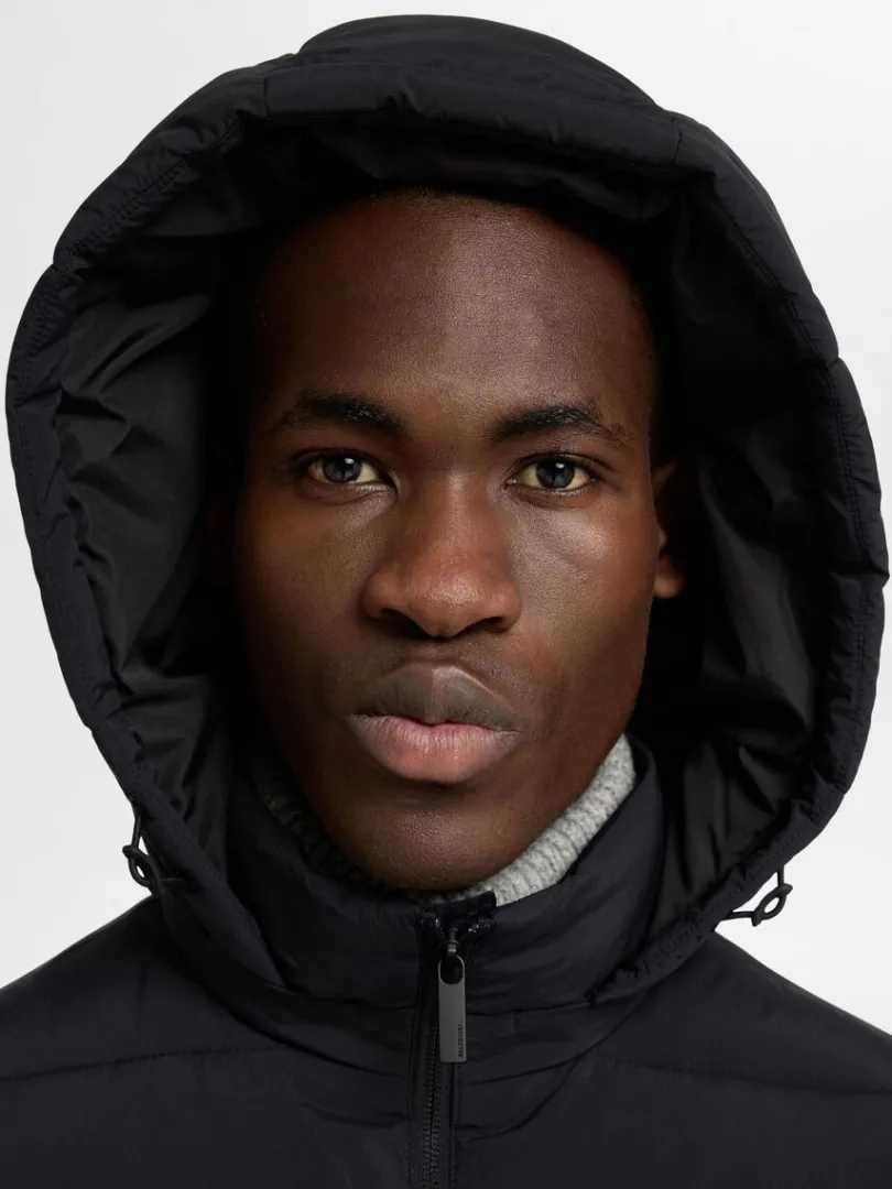 med_htte_pufferjakke_5.webp Overtøj>SELECTED MED HÆTTE PUFFERJAKKE Black