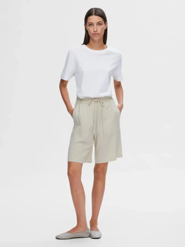 Shorts>SELECTED MELLEMHØJ TALJE SHORTS Beige