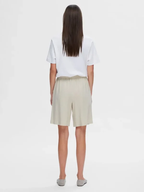 Shorts>SELECTED MELLEMHØJ TALJE SHORTS Beige