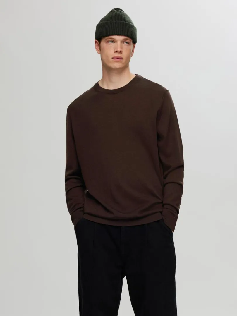 merinould_sweater_med_ru_0-2.webp Strik>SELECTED 100% MERINOULD SWEATER MED RUND HALS Brown