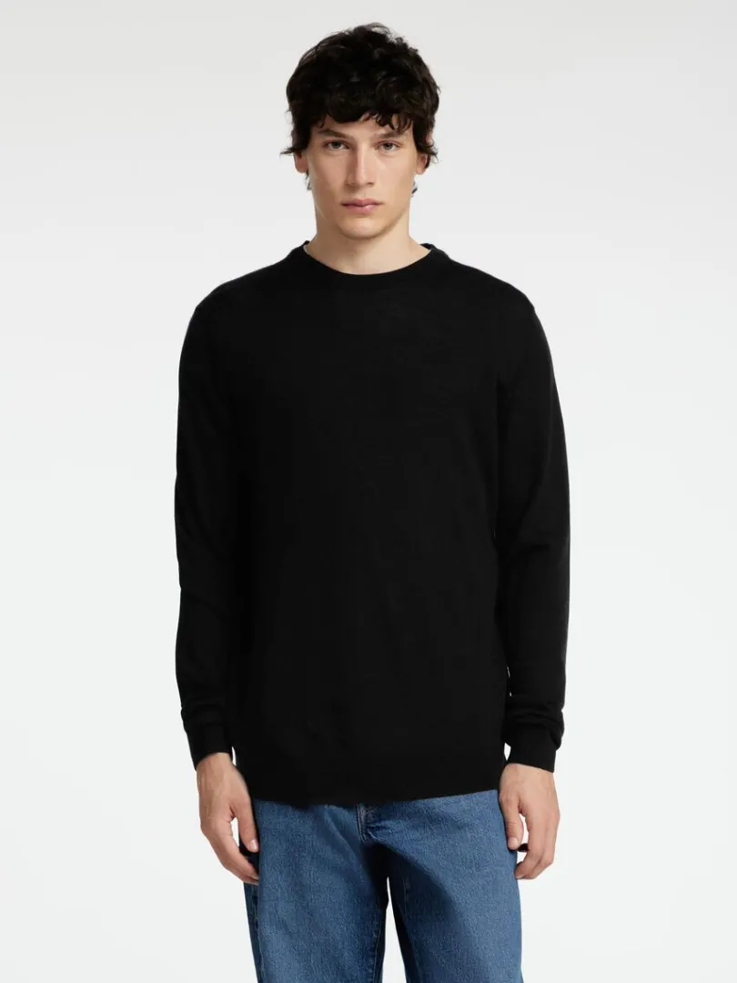 merinould_sweater_med_ru_0-4.webp Strik>SELECTED 100% MERINOULD SWEATER MED RUND HALS Black