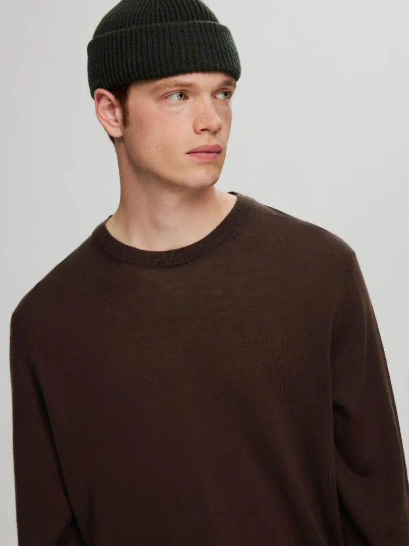 merinould_sweater_med_ru_3-2.webp Strik>SELECTED 100% MERINOULD SWEATER MED RUND HALS Brown
