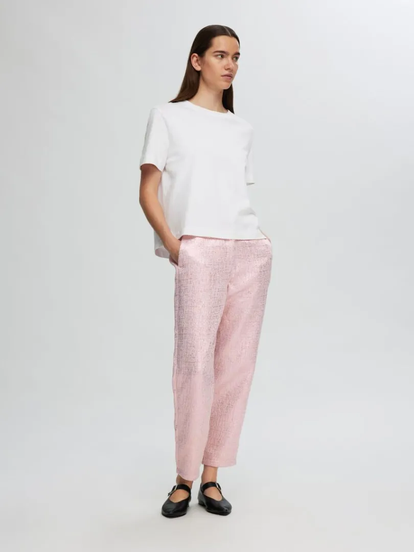 metalfarvet_jacquard_crop_2.webp Bukser>SELECTED METALFARVET JACQUARD CROPPED BUKSER Pink