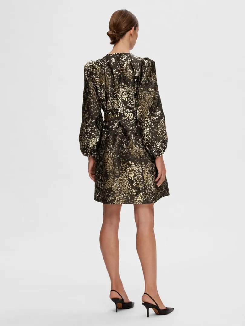 metalfarvet_jacquard_kort_4.webp Kjoler>SELECTED METALFARVET JACQUARD KORT KJOLE Gold