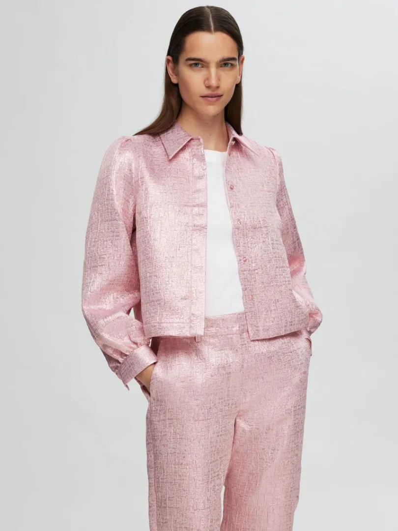 metalfarvet_jacquard_skjo_2.webp Skjorter>SELECTED METALFARVET JACQUARD SKJORTE Pink