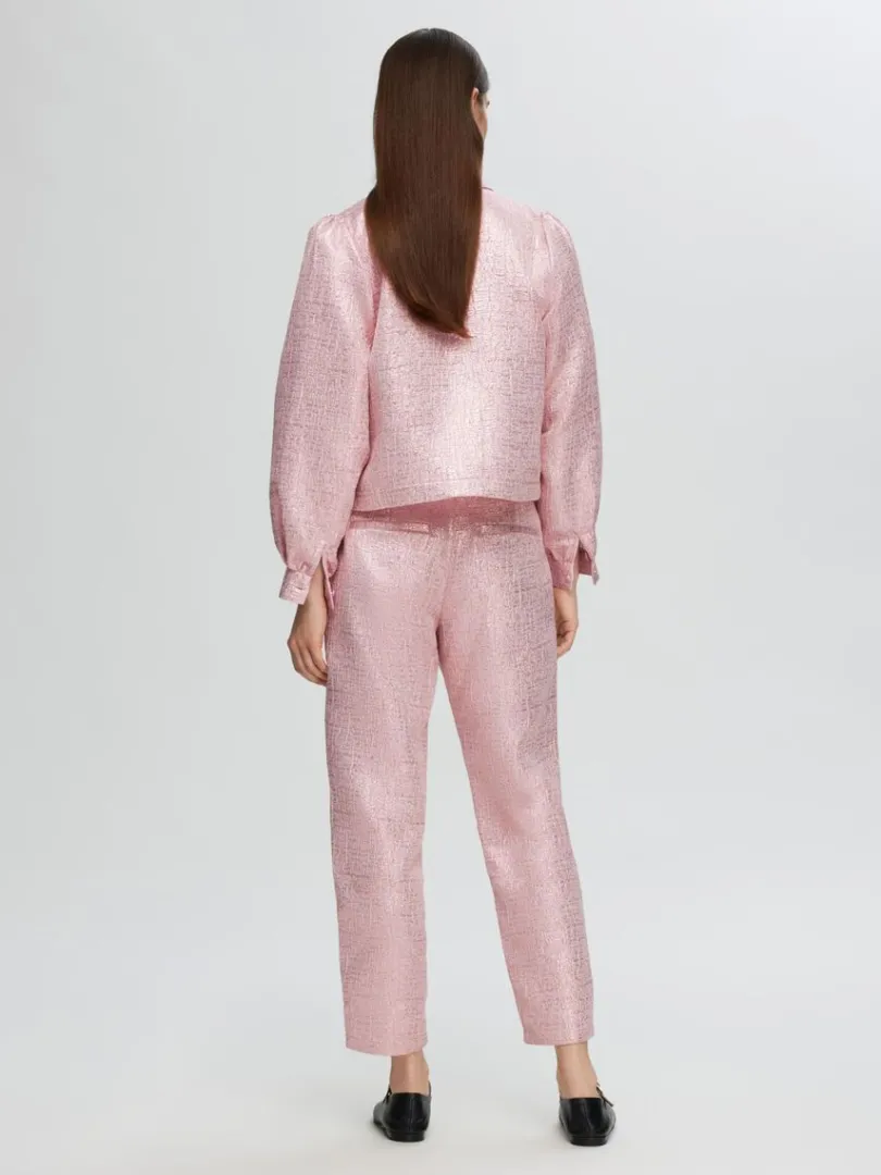 metalfarvet_jacquard_skjo_4.webp Skjorter>SELECTED METALFARVET JACQUARD SKJORTE Pink