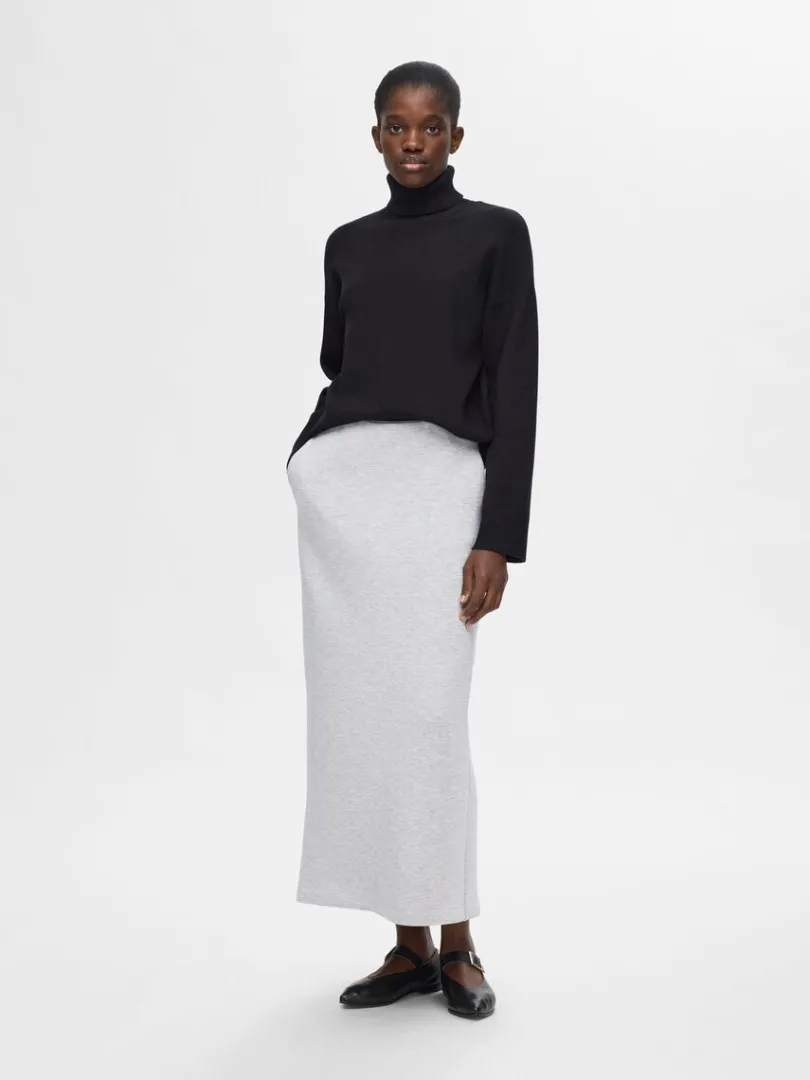 midi_sweatnederdel_2.webp Nederdele>SELECTED MIDI SWEATNEDERDEL Grey