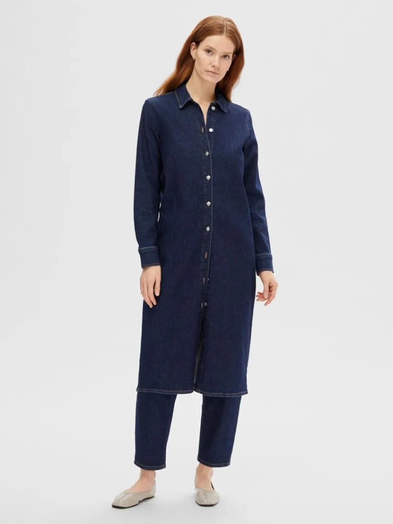 mrkebl_denim_midikjole_1.webp Kjoler>SELECTED MØRKEBLÅ DENIM MIDIKJOLE Blue