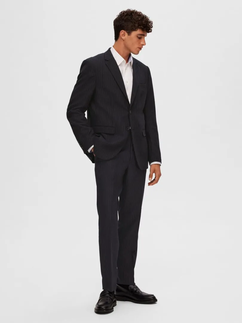nlestribet_enkeltradet_bl_2.webp Jakkesæt & Blazers>SELECTED NÅLESTRIBET ENKELTRADET BLAZER Blue