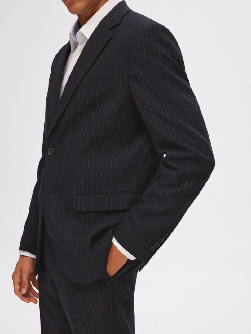 nlestribet_enkeltradet_bl_5.webp Jakkesæt & Blazers>SELECTED NÅLESTRIBET ENKELTRADET BLAZER Blue