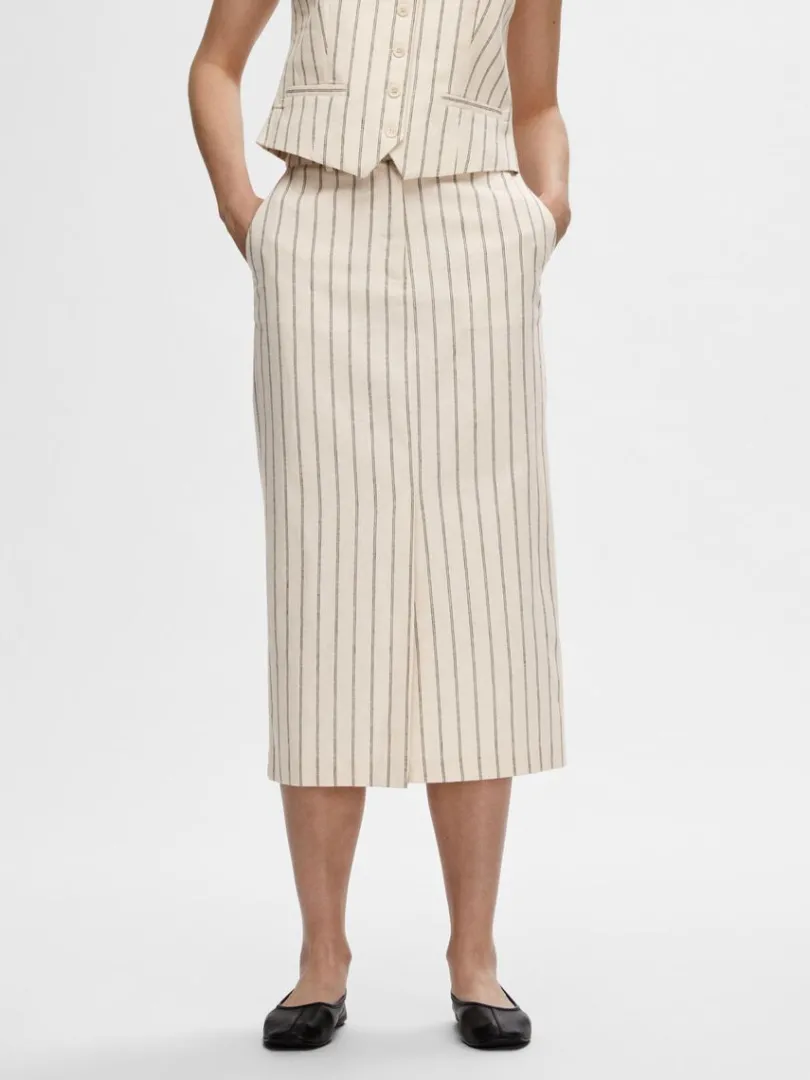 nlestribet_midinederdel_1.webp Nederdele>SELECTED NÅLESTRIBET MIDINEDERDEL Beige