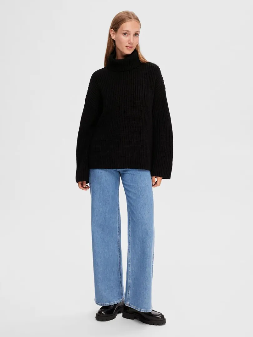 oversized_chunky_strikket_1.webp Strik>SELECTED OVERSIZED CHUNKY STRIKKET TRØJE Black