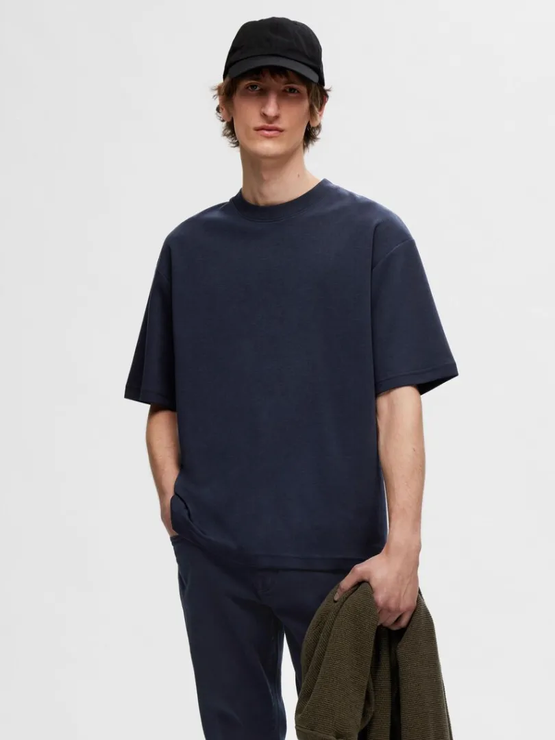 oversized_kortrmet_tshirt_0-3.webp T-shirts>SELECTED OVERSIZED KORTÆRMET T-SHIRT Blue