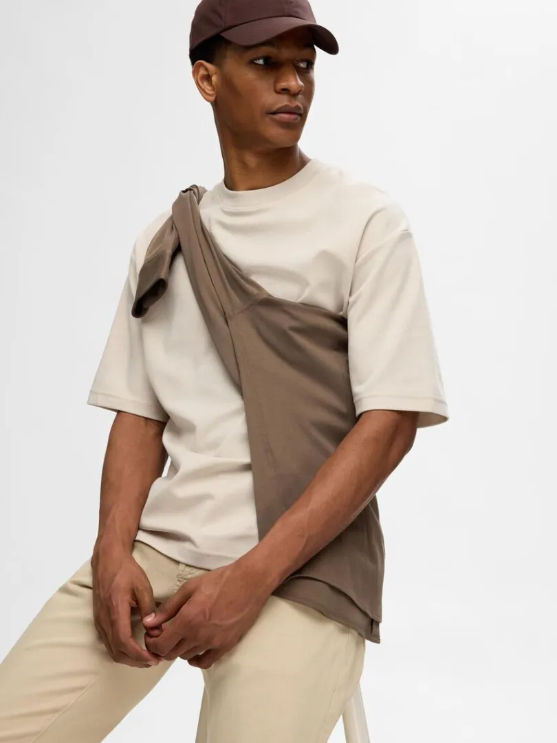 oversized_kortrmet_tshirt_2-6.webp T-shirts>SELECTED OVERSIZED KORTÆRMET T-SHIRT Beige
