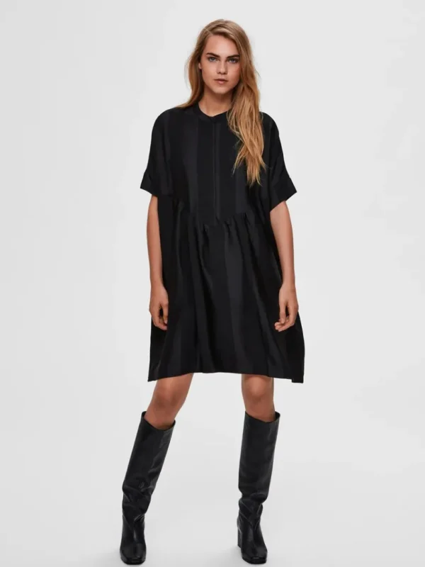 Kjoler>SELECTED OVERSIZED SATIN KORT KJOLE Black