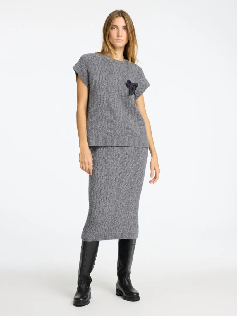 oversized_strik_vest_1.webp Strik>SELECTED OVERSIZED STRIK VEST Grey