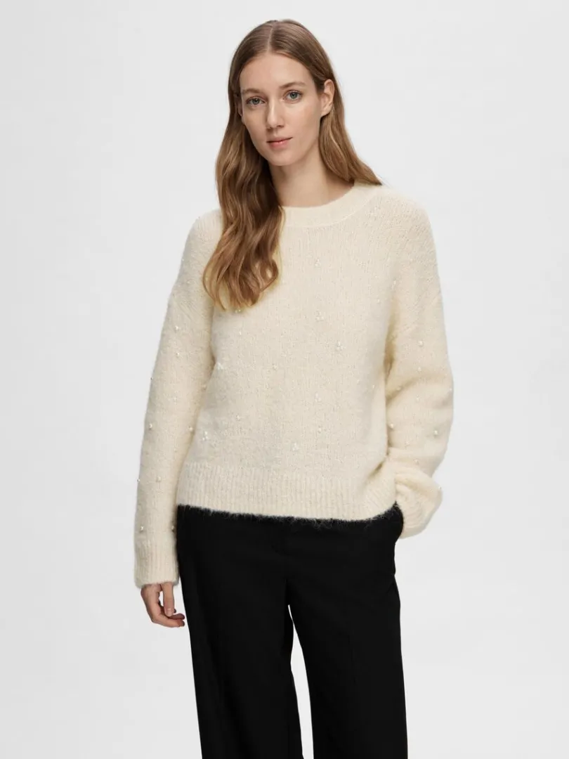 perledetalje_striktrje_0.webp Strik>SELECTED PERLEDETALJE STRIKTRØJE Beige
