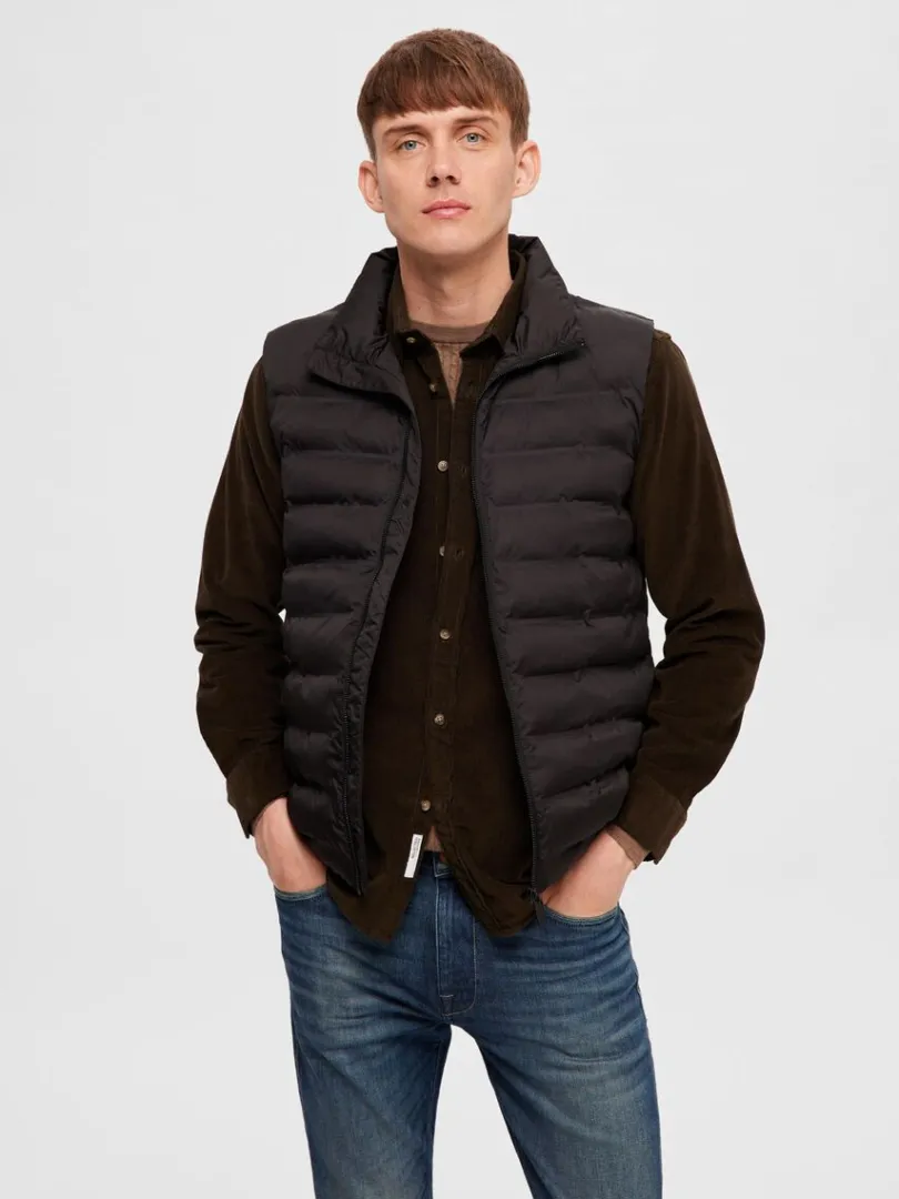 polstret_quiltet_vest_0-3.webp Overtøj>SELECTED POLSTRET QUILTET VEST Black